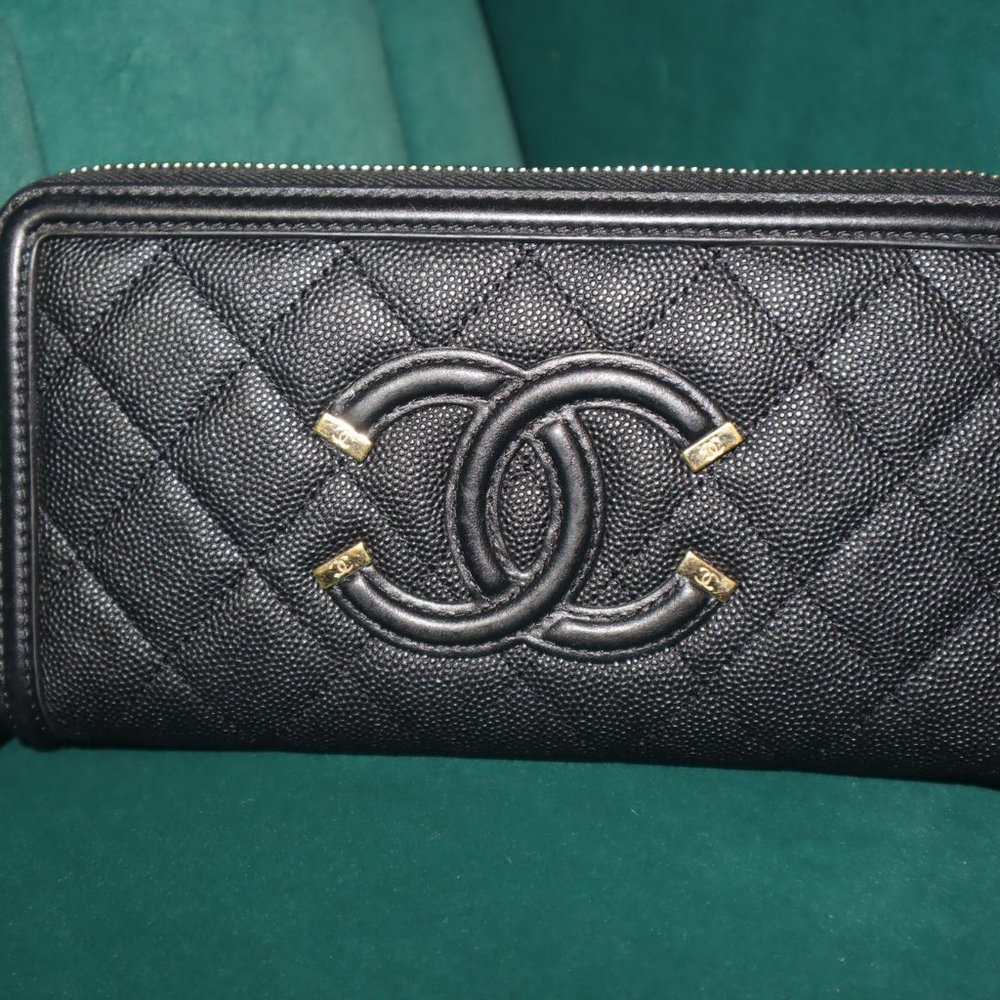 Chanel Caviar Quilted Filigree Zip Around Wallet Black - Picture 1 of 8